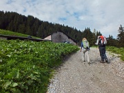 08 Dopo altri 10 tornanti siamo alla casera bassa di Torcola Vaga